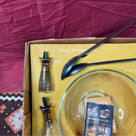 Vintage 1960’s NEW Pyrex Ware 3 Quart Salad Bowl Cruet 14k Gold Trim 7 Pc Set - Picture 8 of 10